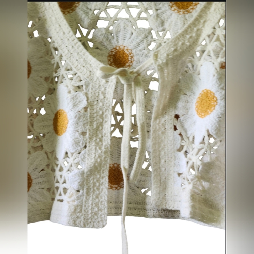 Moon & Madison Cream Long Sleeve Tie Front Crop Blouse - Picture 4 of 9